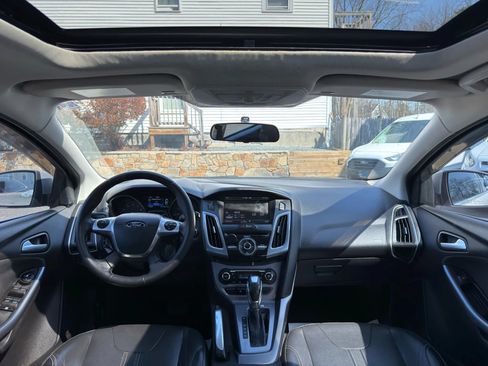 Used 2014 Ford Focus Titanium FWD image 29