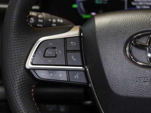 Certified 2025 Toyota Sienna XLE Woodland Edition image 25