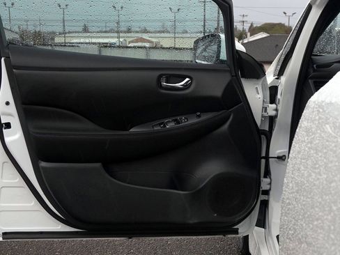 Used 2024 Nissan Leaf S image 14