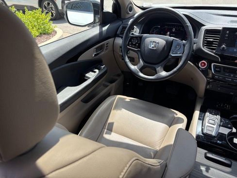 Used 2020 Honda Pilot Touring image 13