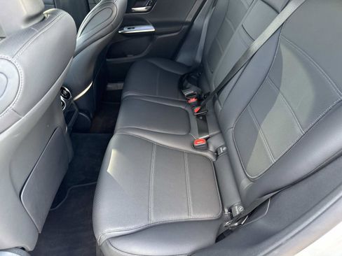 Used 2025 Mercedes-Benz GLC 300 image 15