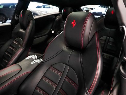 Used 2018 Ferrari GTC4Lusso AWD/4WD image 21