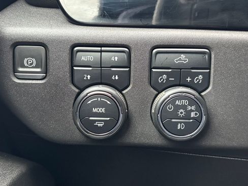 Used 2024 Chevrolet Silverado 1500 LT Trail Boss w/ Protection Package AWD/4WD image 4