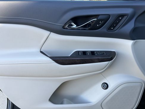 Used 2021 GMC Acadia Denali w/ Denali Technology Package image 14