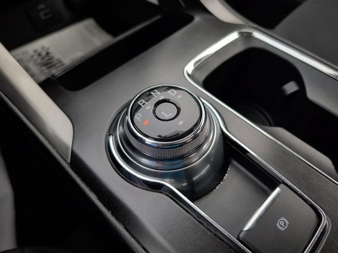 Used 2018 Ford Fusion SE FWD image 16