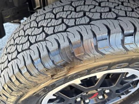 Certified 2025 Toyota Tacoma TRD Off-Road AWD/4WD image 7