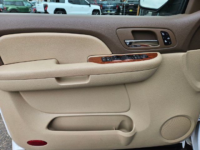 Used 2007 GMC Yukon XL SLT w/ SLT Preferred Equipment Group AWD/4WD image 26