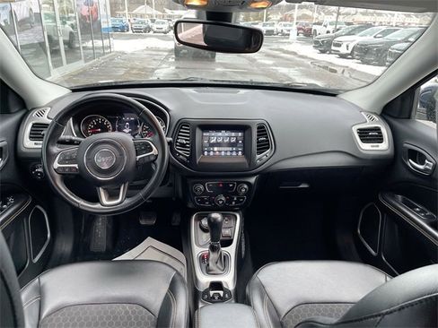 Used 2019 Jeep Compass Latitude image 19
