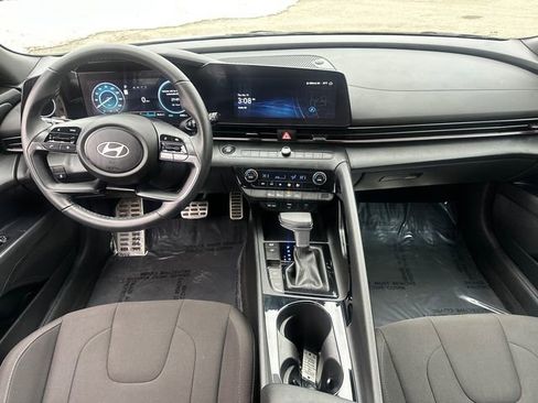 Used 2025 Hyundai Elantra SEL FWD image 18
