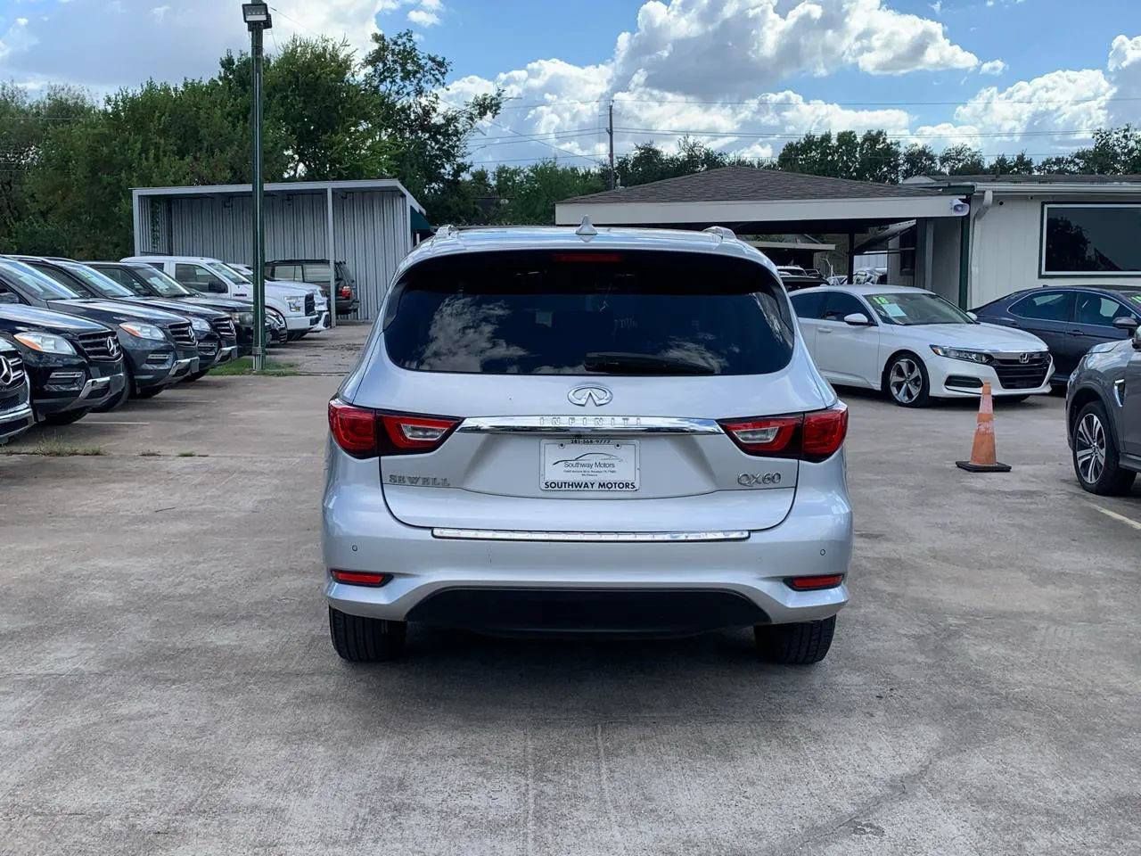 Used 2017 INFINITI QX60 FWD w/ Premium Plus Package image 6