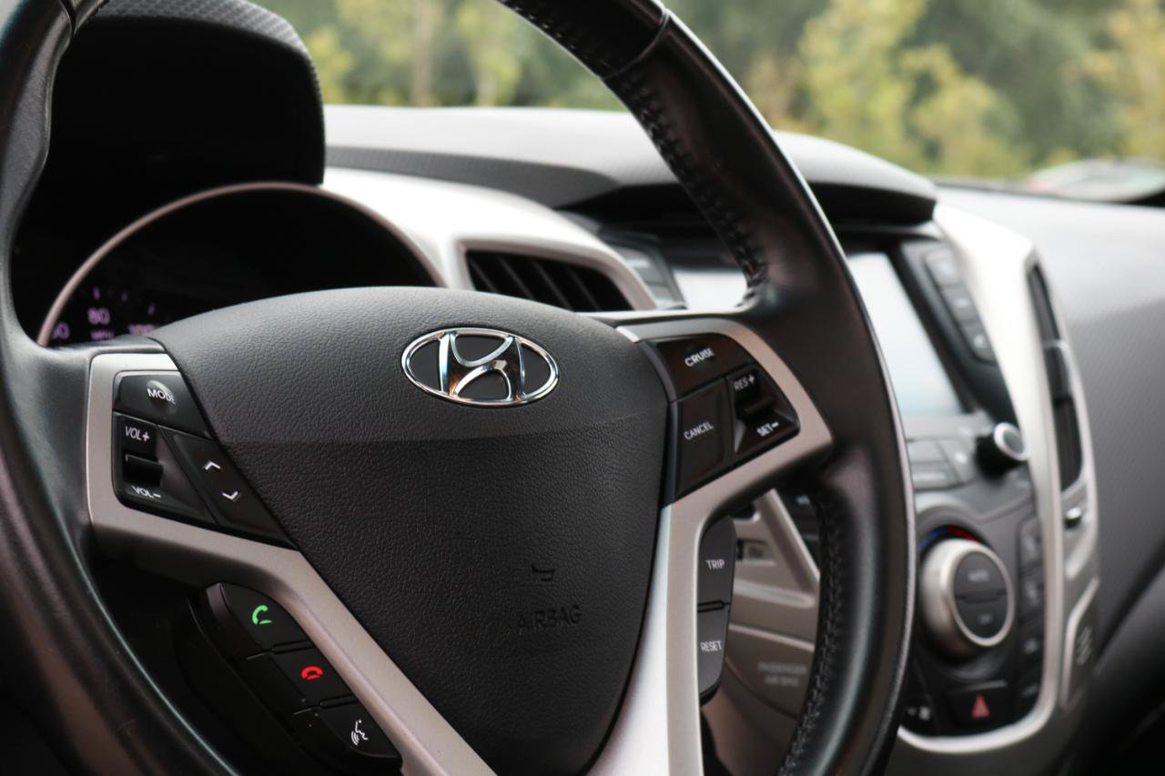 Used 2017 Hyundai Veloster Value Edition FWD image 22
