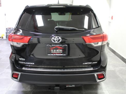 Used 2017 Toyota Highlander Limited Platinum image 5