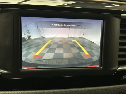 Used 2023 Chrysler Voyager LX image 5