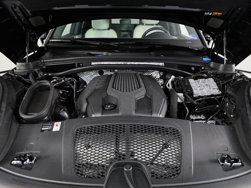 Certified 2026 Porsche Macan AWD/4WD image 33