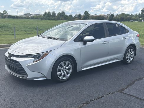Used 2023 Toyota Corolla LE FWD image 5