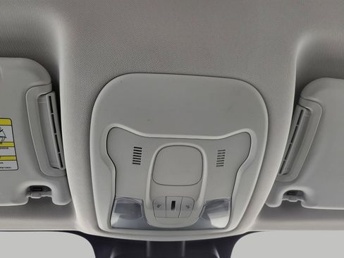 Used 2016 Jeep Renegade Latitude image 18