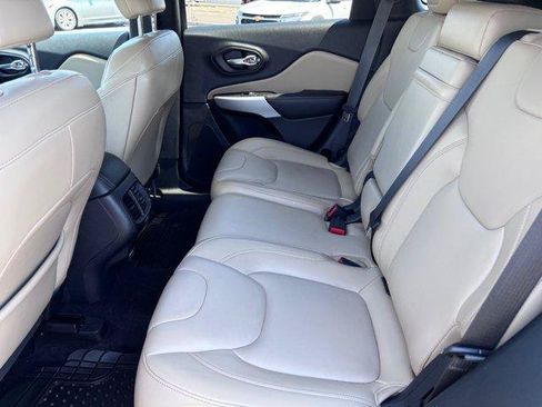 Used 2018 Jeep Cherokee Limited FWD image 14