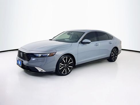 Used 2023 Honda Accord Touring image 3