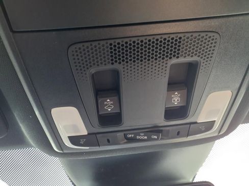 Used 2025 Honda Pilot TrailSport image 26