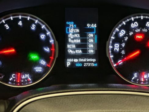 Used 2021 Toyota RAV4 XLE Premium FWD image 27