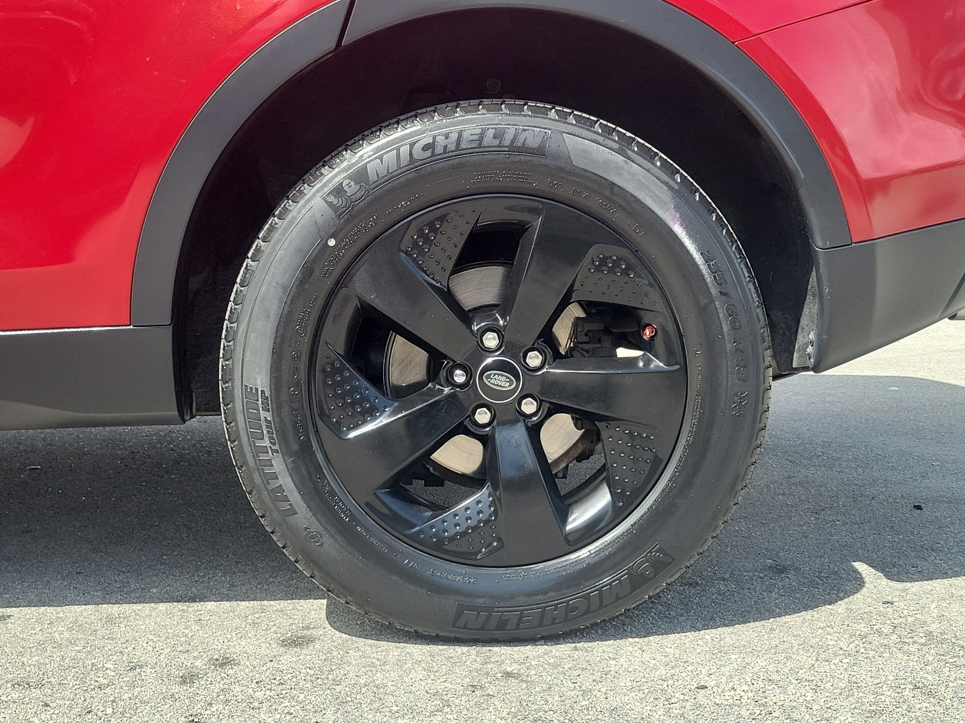 Used 2019 Land Rover Discovery Sport SE AWD/4WD image 30