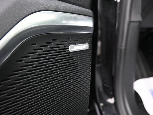 Used 2024 Chevrolet Traverse RS FWD image 28
