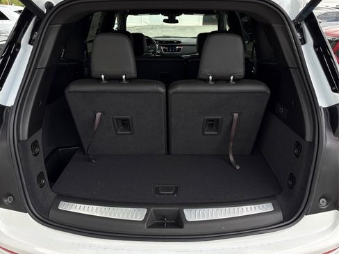 Used 2025 Cadillac XT6 Luxury image 11