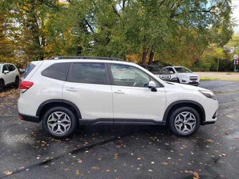 Used 2023 Subaru Forester Premium image 2