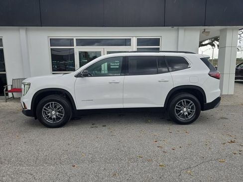 Certified 2025 GMC Acadia Elevation FWD image 4