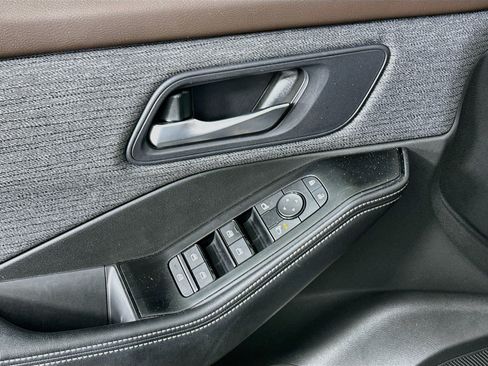 Used 2023 Nissan Rogue SV FWD image 15
