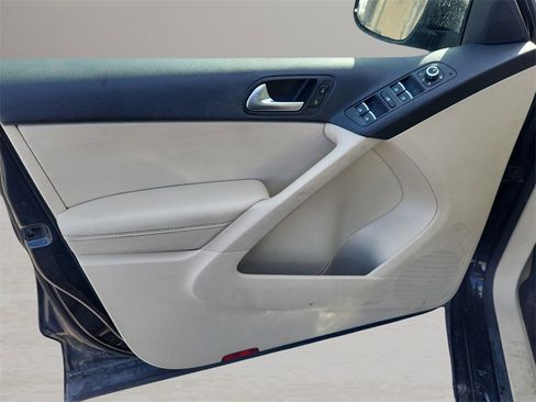 Used 2015 Volkswagen Tiguan SE image 14