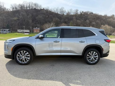 Used 2025 Buick Enclave Preferred AWD/4WD image 8