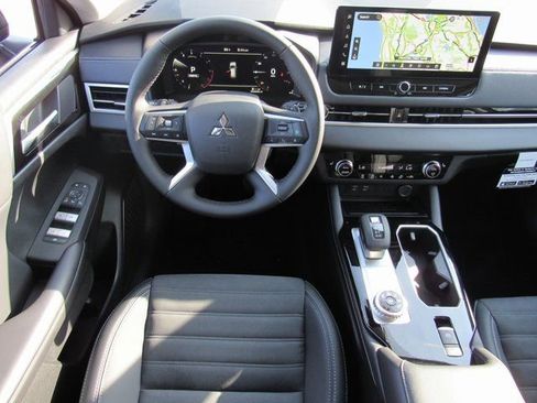 New 2025 Mitsubishi Outlander SE FWD image 11