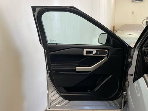 Certified 2021 Ford Explorer XLT w/ Equipment Group 202A image 16