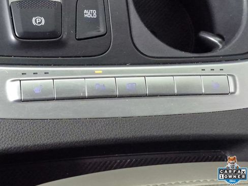 Used 2025 Kia Carnival FWD image 19