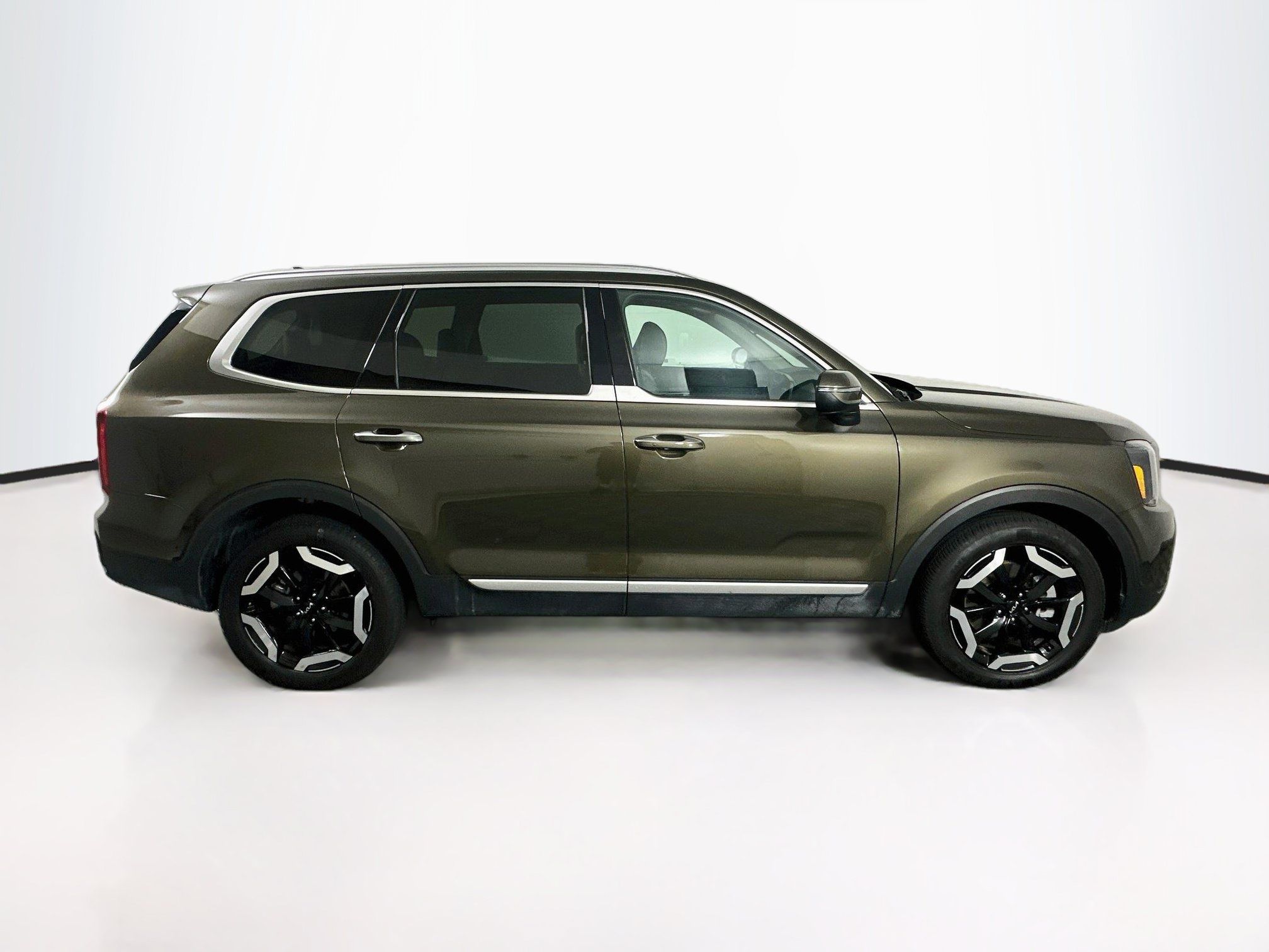 Used 2025 Kia Telluride S FWD image 10