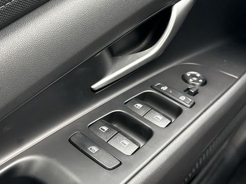 Used 2025 Hyundai Elantra SE FWD image 17