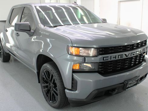 Used 2020 Chevrolet Silverado 1500 Custom w/ Custom Value Package image 12