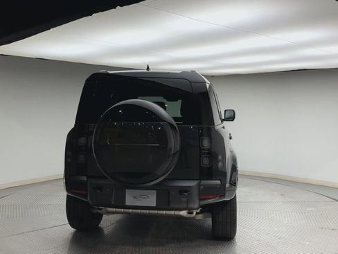 New 2026 Land Rover Defender 110 X-Dynamic SE image 3