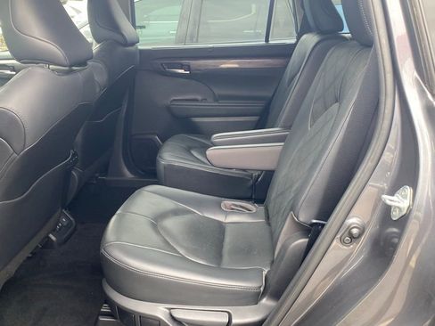 Used 2020 Toyota Highlander Platinum image 9