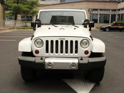 Used 2012 Jeep Wrangler Unlimited Sahara w/ Connectivity Group AWD/4WD image 3
