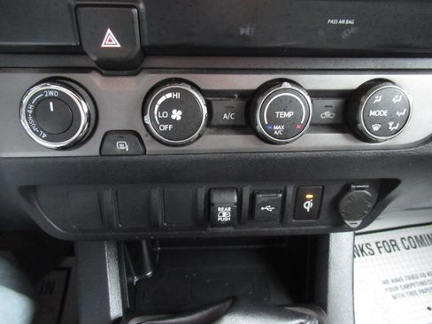 Used 2020 Toyota Tacoma TRD Sport image 26