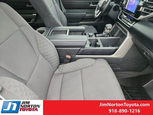 Used 2022 Toyota Tundra SR5 w/ SR5 Convenience Package AWD/4WD image 15