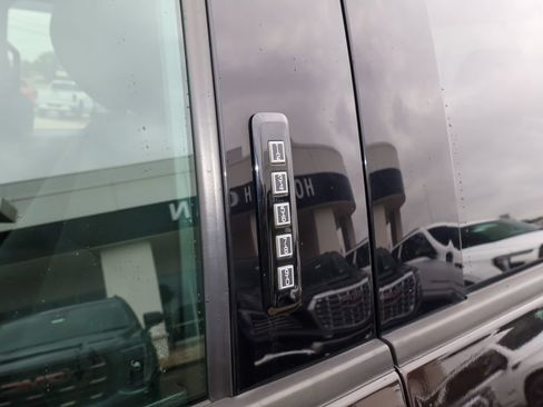 Used 2019 Ford F150 XLT w/ Equipment Group 302A Luxury AWD/4WD image 8