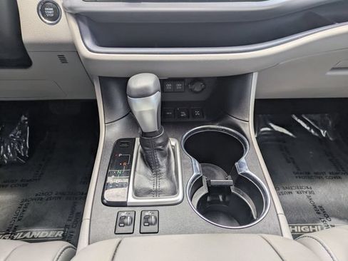 Used 2018 Toyota Highlander XLE AWD/4WD image 21