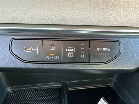Used 2026 Kia Carnival EX FWD image 45