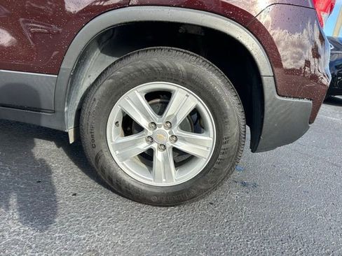 Used 2021 Chevrolet Trax LT w/ Driver Confidence Package image 10