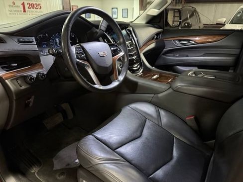 Used 2020 Cadillac Escalade Premium Luxury w/ Escalade Sport Edition AWD/4WD image 9