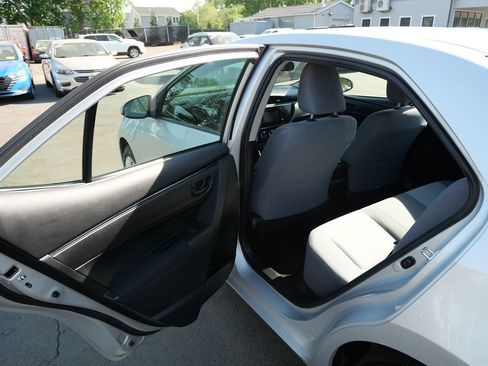 Used 2017 Toyota Corolla L w/ Carpet Mat Package (TMS) FWD image 28