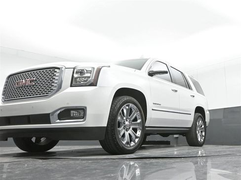 Used 2017 GMC Yukon Denali w/ Open Road Package AWD/4WD image 17
